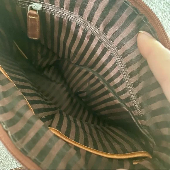 Jack Georges voyager brown leather cross body bag. Adjustable strap. Like New! - Picture 4 of 8